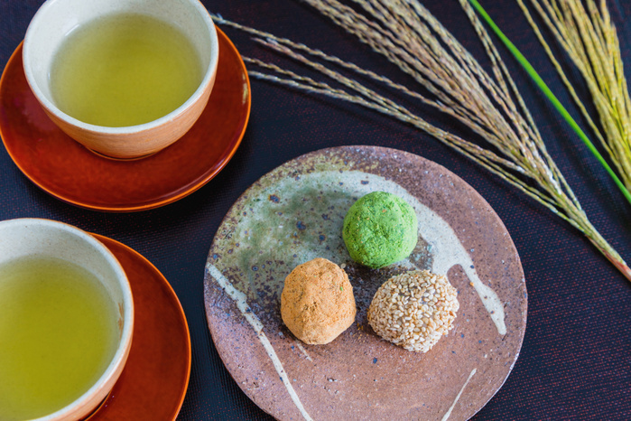 Tsukimi-dango and Japanese tea