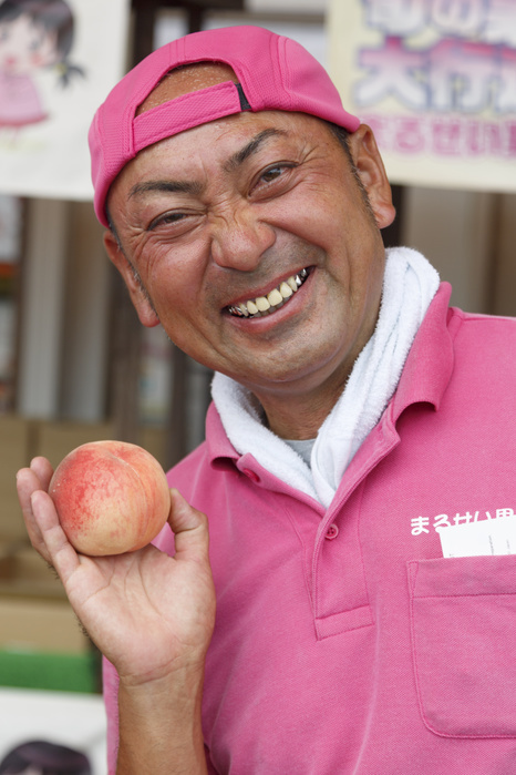 1000km Relay to Tokyo 2018 Seiichi Sato president of Marusei Fruit Farm shows a peach made in Fukushima during the   1000km Relay to Tokyo 2018   promotion event on August 2, 2018, The annual event organized by the Tokyo Metropolitan Government, Tokyo Sports Association and Tokyo Athletic Association showcases the The 15 day relay from Aomori Prefecture to Tokyo is split into short 1 2 km segments to encourage maximum participation. The 15 day relay from Aomori Prefecture to Tokyo is split into short 1 2 km segments to encourage maximum participation.  Photo by Rodrigo Reyes Marin AFLO 