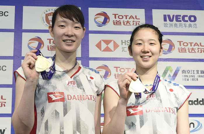 2018 Badminton World Championships Women s Doubles Final   Matsumoto and Nagahara pair first Japanese gold in 41 years Mayu Matsumoto  JPN , Wakana Nagahara  JPN , AUGUST 5, 2018   Badminton : Winner Mayu Matsumoto and Wakana Nagahara of Japan pose with their medal on the podium during the medal ceremony for The BWF World Championships 2018 Women s Doubles at Nanjing Youth Olympic Games Sport Park in Nanjing, China.  Photo by Itaru Chiba AFLO 