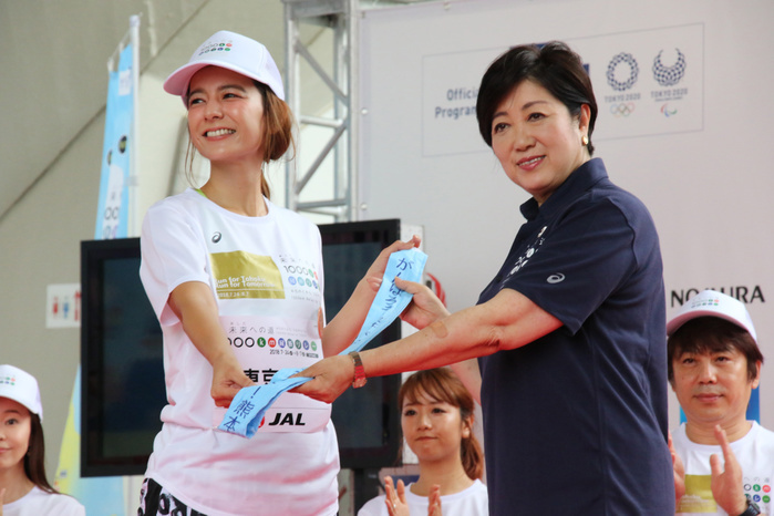 Tokyo 2020 Olympic and Paralympic Games 1000km Longitudinal Relay Goal August 7, 2018, Tokyo, Japan   Tokyo Governor Yuriko Koike  R  receives a sashes from Japanese TV personality Suzanne after she finished the  1,000km relay to Tokyo  at the Komazawa stadium in Tokyo on Tuesday, August 7, 2018. Some 1,600 runners participated the marathon relay from Aomori to Tokyo for the commemoration of the 3.11 East Japan Great Earthquake.      Photo by Yoshio Tsunoda AFLO  LWX  ytd 