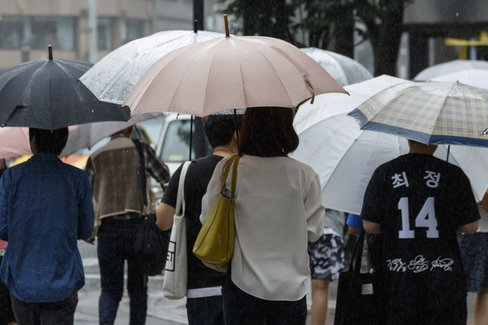 Typhoon Shanshan Hits Japan The effects of Typhoon Shanshan are felt in Tokyo on August 8, 2018, Japan. The actual typhoon is expected to hit land near Tokyo in the early hours of Thursday 9th during the morning rush hour.  Photo by Rodrigo Reyes Marin AFLO 