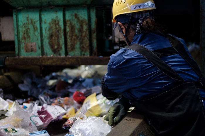 Ichikawa Kankyo Plastic Recycling center Workers sort per category disposable plastic waste on a conveyor at Ichikawa Kankyo Engineering recycle centre in Narashino, Chiba prefecture on August 10, 2018. Tokyo s Katsushika city office brings some 10 tons of plastic recyclable resources to the recycle centre daily. In June, China banned importation of plastic waste from oversea, Japan used to send 510,000 tons every year. 10 August 2018  Photo by Nicolas Datiche AFLO   JAPAN 