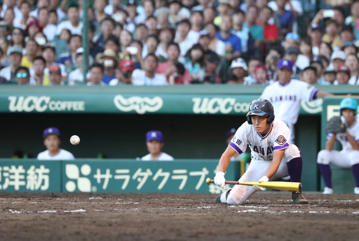 Kinzoku Noh s Saito decides to squeeze in the ninth inning of the 2018 Summer Koshien Quarterfinals. Riku Saito, a third year infielder, decides to squeeze in front of the third baserunner with no outs in the bottom of the ninth inning at Koshien Stadium on August 18, 2018 date 20180818 place Koshien Stadium