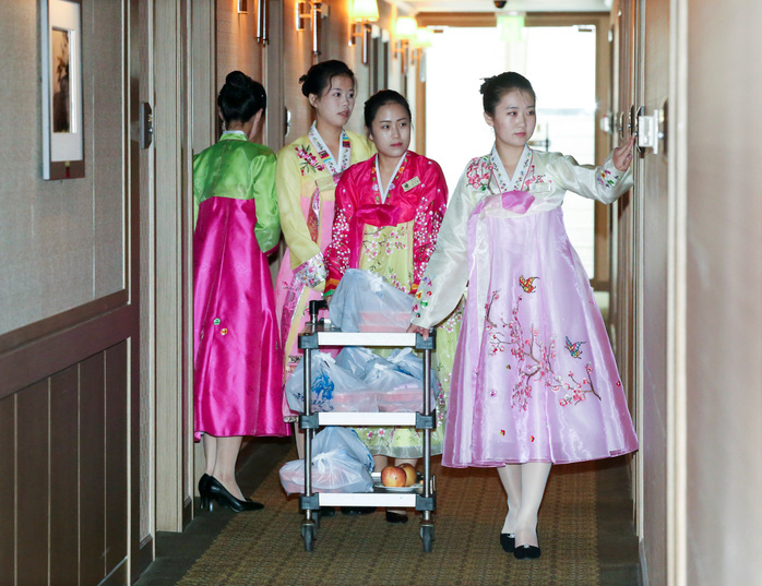 North Korean hotel workers carry lunch boxes to distribute them to hotel rooms where South Koreans are meeting their North Korean relatives during an inter Korean family reunion at Oekumgang hotel in Mt. Kumgang resort Inter Korean Family Reunion, Aug 21, 2018 : North Korean hotel workers carry lunch boxes to distribute them to hotel rooms where South Koreans are meeting their North Korean relatives during an inter Korean family reunion at Oekumgang hotel in Mt. Kumgang resort, North Korea in this picture taken by Joint Press Corps at Mt. Kumgang and handouted by the South Korean Ministry of Unification. Eighty nine elderly South Koreans crossed the Demilitarized Zone separating the two Koreas along the eastern coast of Korean peninsula on August 20 to meet their North Korean relatives for the first time since they were mostly separated by the 1950 53 Korean War, during a three day inter Korean family reunion. The family reunion event is the first of its kind since October 2015. The two Koreas have held 20 rounds of family reunions since the first ever inter Korean summit in 2000. About 57,000 South Koreans in their 70s or older are waiting to see their family members who might be living in North Korea, local media reported. EDITORIAL USE ONLY  Photo by Joint Press Corps at Mt. Kumgang The South Korean Ministry of Unification Handout AFLO   NORTH KOREA 