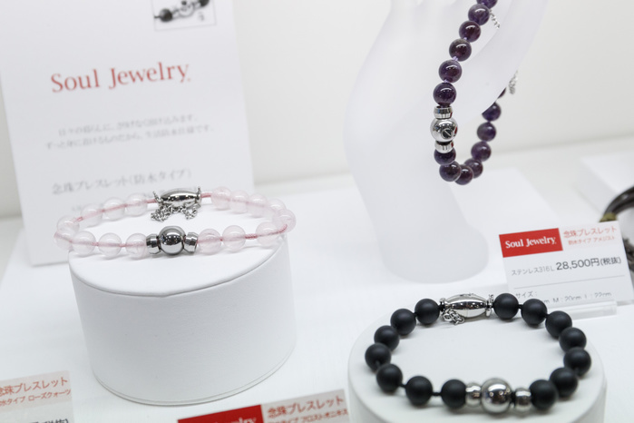 Life Ending Industry EXPO 2018 Soul Jewelry products on display during the ENDEX Japan, the Life Ending Industry EXPO 2018, at Tokyo Big Sight on August 22, 2018, Tokyo, Japan. The exhibition showcases equipment, services and technologies for the funeral and memorial businesses and runs until August 24. Marin AFLO 