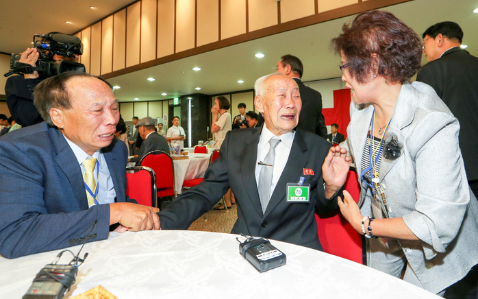 South and North Korean family reunion in Mount Kumgang Inter Korean Family Reunion, Aug 24, 2018 : North Korean Cho Deok Yong  C, 88  meets his South Korean son Cho Jeong Gi  L, 67  and younger sister Cho Boon Hwa  72  at Kumgangsan hotel in Mt. Kumgang resort, North Korea in this picture taken by Joint Press Corps at Mt. Kumgang and handouted by the South Korean Ministry of Unification. A total of 326 South Korean people from 81 families crossed the Demilitarized Zone separating the two Koreas on August 24 to meet their North Korean family members for the first time since they were mostly separated by the 1950 53 Korean War, during a three day inter Korean family reunion untill August 26. About 57,000 South Koreans in their 70s or older are waiting to see their family members who might be living in the North, local media reported. Picture taken on August 24, 2018. EDITORIAL USE ONLY.  Photo by Joint Press Corps at Mt. Kumgang The South Korean Ministry of Unification Handout   NORTH KOREA 
