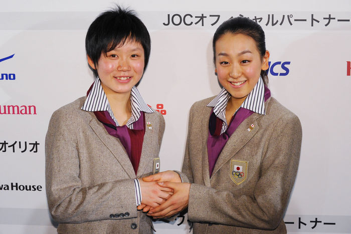 Asada and Takagi meet for the first time at the Vancouver Olympics pep rally.  L to R  Miho Takagi  JPN , Mao Asada  JPN , JANUARY 18, 2010   Olympic : Japan National Team Send off Party for Vancouver Olympic Games at The Prince Park Tower, Tokyo, Japan.  Photo by AFLO SPORT   1045 .