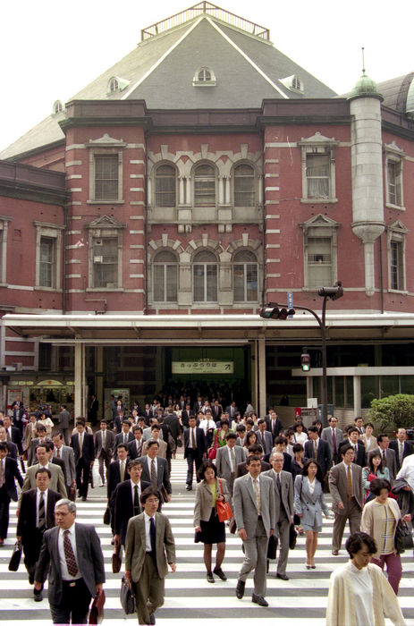 People of the World  Salarymen in Japan  August 1997   Japan: August 1997 Tokyo   Japanese commuters are discharged from Tokyo Station.  Photo by Fujifotos AFLO   3618  