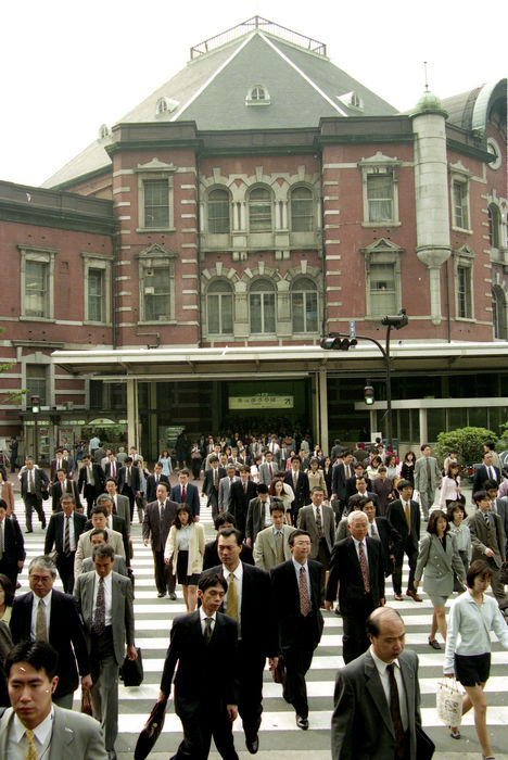 People of the World  Salarymen in Japan  August 1997   Japan: August 1997 Tokyo   Japanese commuters are discharged from Tokyo Station.  Photo by Fujifotos AFLO   3618 