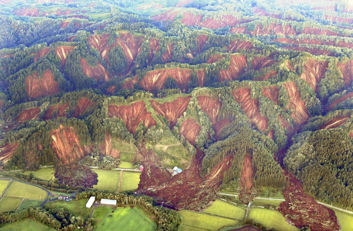 Hokkaido earthquake, widespread landslides, aerial view in Atsuma, Hokkaido Widespread landslides. In Atsuma Town, Hokkaido, Japan. Taken from a helicopter chartered by the head office on September 6, 2018. The same day, the evening edition of  Hokkaido seismic intensity 6 strong earthquake: Collapsed daily life  was published.