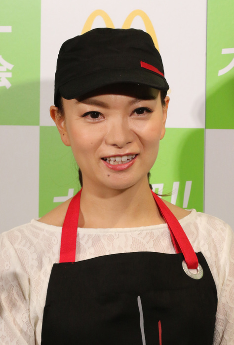 Mack launches fall crew recruitment campaign. September 6, 2018, Tokyo, Japan   Japanese TV personality Kei Yasuda of former member of girls only pop group Morning Musume in uniform of McDonald s Japan attends one day trainee program for McDonald s restaurant in Tokyo on Thursday, September 6, 2018. McDonald s Japan will start the new campaign from September 10 to recruit housewives for their restaurant staffs.   Photo by Yoshio Tsunoda AFLO  LWX  ytd 