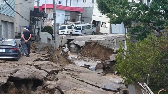 Magnitude 7 earthquake in Hokkaido A residential area with cracks in the road and covered by surging mud in Satozuka, Kiyota ku, Sapporo, Japan, September 6, 2018, 9:52 a.m. Photo by Junichi Tsuchiya.