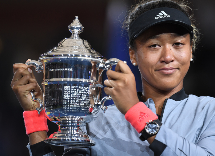 2018 US Open Women s Final Naomi Osaka Wins First Grand Slam Naomi Osaka smiles as she holds her trophy after winning the U.S. Open on September 8, 2018 in Flushing, New York, United States  Photo Date 20180908 Location Flushing, New York, USA