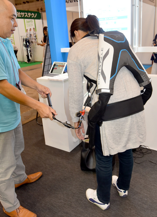 Comprehensive medical and nursing care exhibition Medical Japan September 12, 2018, China, Japan   Muscle Suit, which uses compressed air to make light work of heavy lifting task, is on display during a trade show at Makuhari Messe convention center in Chiba, east of Tokyo, on Wednesday, September 12, 2018. Medical Japan, the largest medical device manufacturing and design show in Asia, showcases all the products, services and technologies for health care industry.   Photo by Natsuki Sakai AFLO  AYF  mis 
