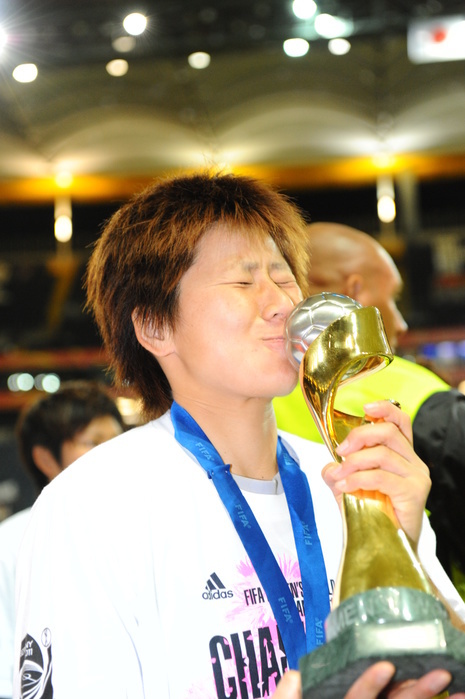 2011 FIFA Women s World Cup Final Ayumi Kaihori,  JPN , JULY 17, 2011   Football   Soccer : Japan s Ayumi Kaihori celebrates with the trophy after winning the FIFA Women s World Cup Germany 2011 Final match between Japan 2 3 1 2 United States at Commerzbank Arena in Frankfurt am Main, Germany.
