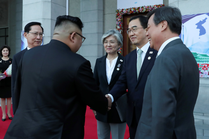 Inter Korean Summit in Pyongyang Inter Korean Summit, Sep 18, 2018 : North Korean leader Kim Jong Un  L  talks with South Korean Unification Minister Cho Myoung Gyon  2nd R  and South Korean Foreign Minister Kang Kyung Wha  3rd R  as he waits for South Korean President Moon Jae In before they watch art performance of the Samjiyon Band to be held to welcome visiting South Korean President Moon at the Pyongyang Grand Theatre in Pyongyang, North Korea. EDITORIAL USE ONLY  Photo by Pyeongyang Press Corps Pool AFLO   NORTH KOREA 