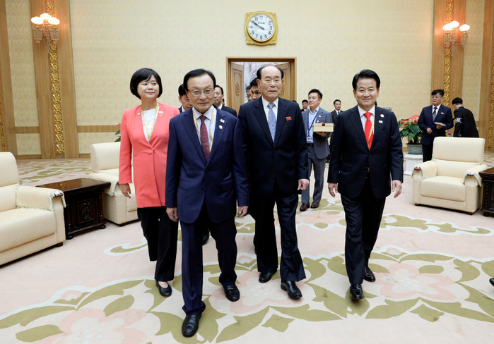 Inter Korean Summit in Pyongyang  Inter Korean Summit, Sep 19, 2018 : The President of the Presidium of the Supreme People s Assembly of North Korea Kim Yong Nam  2nd R  walks with the chairman of South Korea s ruling Democratic Party  DP  Lee Hae chan  2nd L , leader of the Party for Democracy and Peace of South Korea Chung Dong young  R  and head of the Justice Party of South Korea Lee Jeong mi  L , who were visiting the North accompanying South Korean President Moon Jae in, before their talks at the Mansudae Assembly Hall in Pyongyang, North Korea. EDITORIAL USE ONLY  Photo by Pyeongyang Press Corps Pool AFLO   NORTH KOREA 