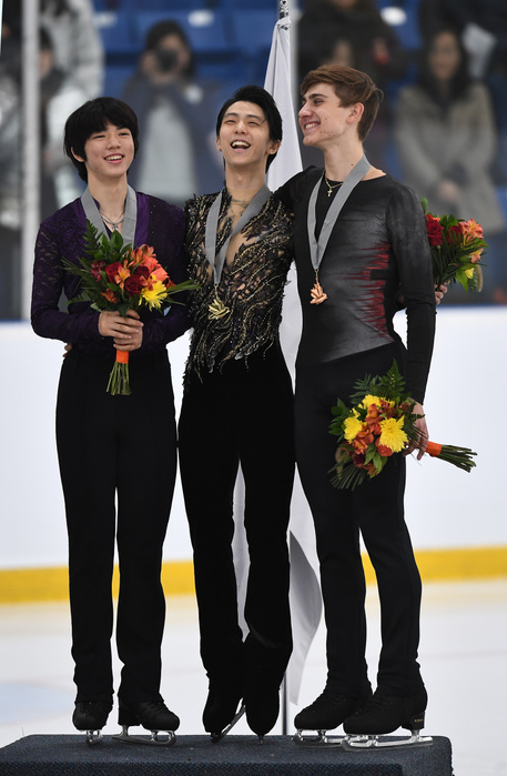 2018 Autumn Classic Men s Awards Ceremony Winner Yuzuru Hanyu  C  of Japan stands on tiptoe as he celebrates with second placed Cha Jun Hwan  L  of South Korea and third placed Roman Sadovsky of Canada on the podium during the Men s Singles Award Ceremony on day three of the 2018 Autumn Classic International at Sixteen Mile Sports Complex in Oakville, Ontario, Canada, September 22, 2018.  Photo by AFLO 
