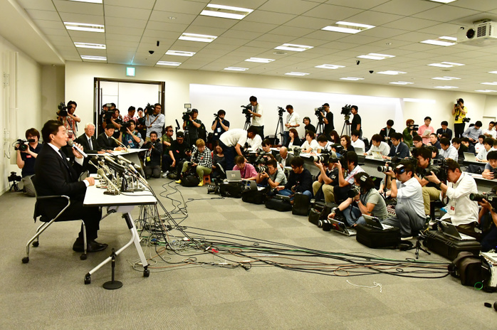 Takanohana s retirement press conference A large crowd of media gathered at a press conference for Takanohana Oyakata, who submitted his resignation notice to the Japan Sumo Association, September 25, 2018 date 20180925 place Tokyo, Japan