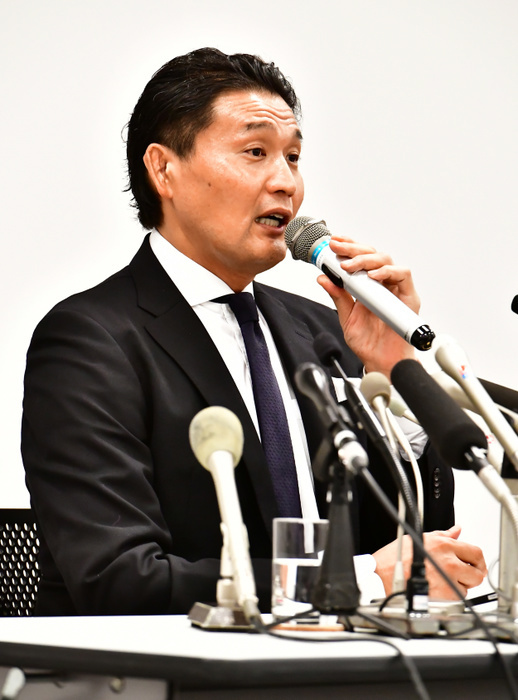 Takanohana s retirement press conference Takanohana Oyakata faces the retiring press after submitting his resignation notice to the Japan Sumo Association, September 25, 2018  photo date 20180925 photo location Tokyo, Japan