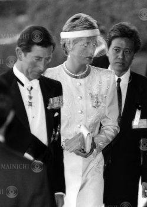 Imperial Household Their Majesties the Emperor and Empress Enthronement Ceremony Foreign Guests  Female  General Britain s Prince Charles and Princess Diana arrive at the north porch of the Imperial Palace to attend the  Coronation Ceremony for the Accession to the Throne,  November 12, 1990.