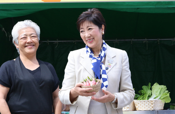 Tokyo Taste Festa 2018 October 6, 2018, Tokyo, Japan   Tokyo Governor Yuriko Koike  R  receives a bowlful myoga ginger as she attends the promotional event of  Taste of Tokyo 2018  in Tokyo on saturday, October 6 2018. The Taste of Tokyo is an gastronomy event using Tokyo s agriculture products through October 7.     Photo by Yoshio Tsunoda AFLO  LWX  ytd 