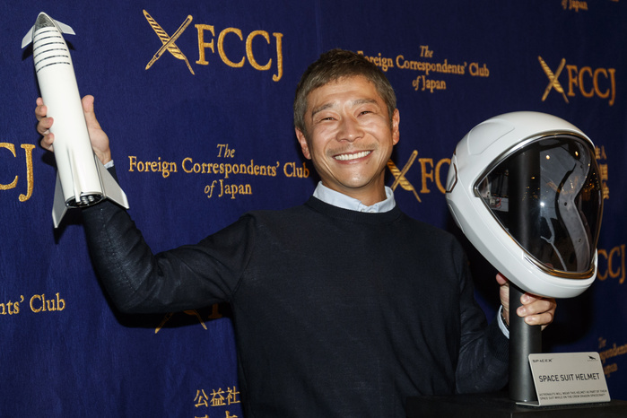 Japanese billionaire plans to visit the moon in 2023 Yusaku Maezawa, founder and CEO of Japanese online fashion retailer Zozotown, poses for the cameras during a news conference at the Foreign Correspondents  Club of Japan on October 9, 2018, Tokyo, Japan. Maezawa spoke about his plan to become the first private customer for Elon Musk s SpaceX project to travel around the moon with a group of artists whose names are not yet confirmed.  Photo by Rodrigo Reyes Marin AFLO 