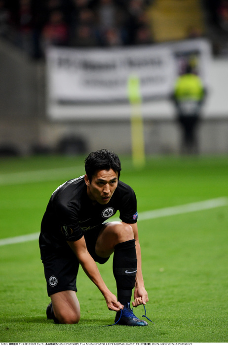 UEFA Europa League Makoto Hasebe of Frankfurt ties his boot lace during the UEFA Europa League Group H match between Eintracht Frankfurt 2 0 Apollon Limassol at Commerzbank Arena in Frankfurt am Main, Germany, October 25, 2018.  Photo by Takamoto Tokuhara AFLO 