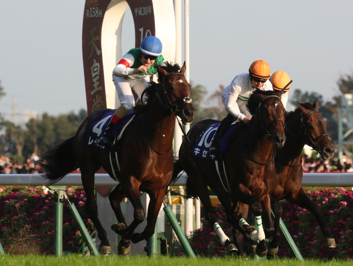 2018 Tennou sho Autumn  G1  Won by Leo de Oro October 28, 2018, Tokyo, Japan   French jockey Christophe Lemaire riding Rey de Oro  L, blue cap  wins the Tenno Sho, Autumn at the Tokyo Racecouse in Tokyo on Sunday, October 28, 2018. Rey de Oro wins 2,000m race with a time of 1 minutes 56.8 seconds, while Joao Moreira of Brazil riding Sungrazer finished the second and Yuga Kawada riding Kiseki finished the third  2nd R, orange .     Photo by Yoshio Tsunoda AFLO  LWX  ytd 