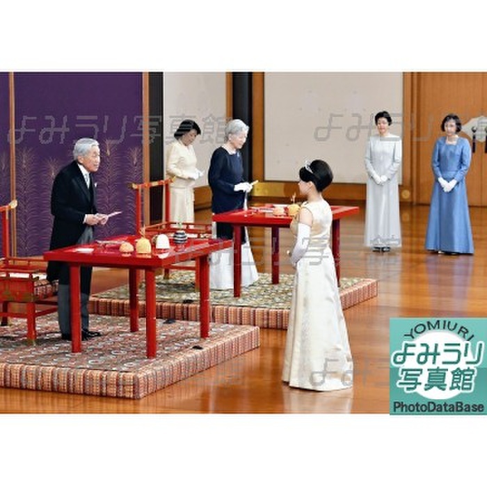 Princess Ayako at the  Asami Ceremony  to give her farewell address to the Emperor and Empress. Ayako, the third daughter of Prince Takamado s family, attended the  Asami Ceremony  to give her farewell address to the Emperor and Empress. Ayako, who is preparing for her wedding, attended the  Asami Ceremony,  in which she gave her farewell address to the Emperor and Empress in the Pine Room of the Imperial Palace. Ayako, who is leaving the Imperial Family due to marriage, was dressed in formal attire, wearing a long dress with the Order of the Precious Crown of Peonies on her left breast and a tiara in her hair. She walked up to each of Their Majesties and repeatedly expressed her gratitude to them. At the  Pine Room  of the Imperial Palace and Palace of the Imperial Family, photographed on October 26, 2018. Ayako s  Asami Ceremony  was published in the morning edition of the same month on October 27.