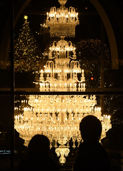 2018 Christmas Illumination, Ebisu, Tokyo November 3, 2018, Tokyo, Japan   A Christmas illumination with more than 100,000 LED lights is brightly lit up at Tokyo s Ebisu Garden Place The center of the annual attraction is  Baccarat Eternal Lights,  the five meter tall and three meter wide Baccarat crystal chandelier, said The center of the annual attraction is  Baccarat Eternal Lights,  the five meter tall and three meter wide Baccarat crystal chandelier, said to be the world s largest Baccarat chandelier created with 8472 pieces of crystal The chandelier will be displayed until January 14, 2019.  Photo by Natsuki Sakai AFLO  AYF  mis 