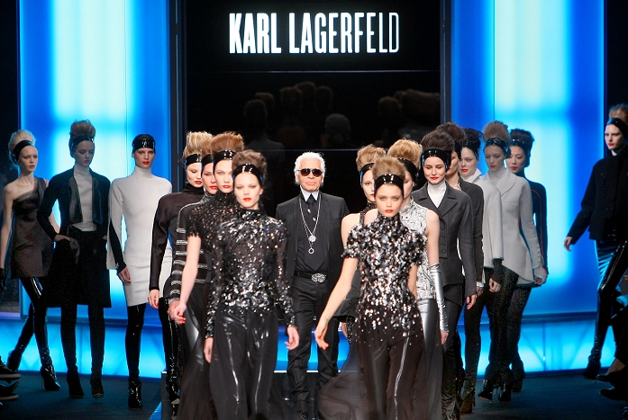 Karl Lagerfeld, Mar 07, 2010 : German fashion designer Karl Lagerfeld, centre, with models acknowledges applause at the end of the presentation of his Fall-Winter 2010-2011 Ready to Wear fashion collection, presented in Paris, Sunday, March 7, 2010. (AP Photo/Jacques Brinon)