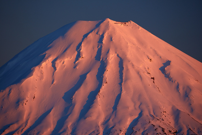 New Zealand Alpenglow on Mt Ngauruhoe at dawn, Tongariro National Park, Central Plateau, North Island, New Zealand