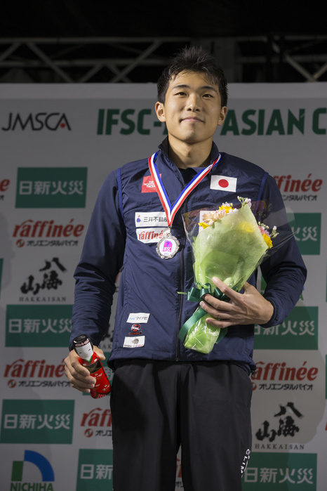 IFSC ACC Asian Championships 2018 2nd place Rei Sugimoto  JPN  during the IFSC ACC Asian Championships 2018 Men s Combined Award Ceremony at Kurayoshi Sport Climbing Center in Tottori, Japan, November 11, 2018.  Photo by JMSCA AFLO 