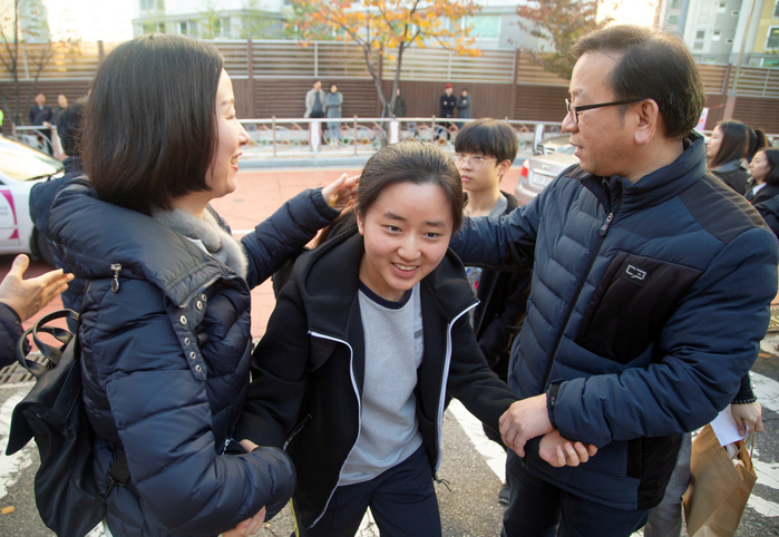 The college entrance exam in Busan College entrance exam, Nov 15, 2018 : Teachers encourage a senior high school student  C  arriving in front of an examination hall of the national college entrance exam in Busan, about 420 km  261 miles  southeast of Seoul, South Korea. South Korea held the national annual college entrance exam, the College Scholastic Aptitude Test  CSAT  on Thursday and about 540,000 applicants took the test for this year.  Photo by Lee Jae Won AFLO   SOUTH KOREA 