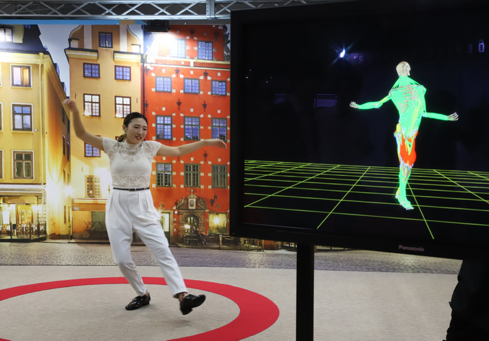 Introducing NTT DOCOMO s latest technologies and services December 5 2018, Tokyo, Japan   A dancer demonstrates as Tokyo University professor Yoshihiko Nakamura displays athlete s musculoskelton on a real time basis using four cameras at a press preview of NTT Docomo s high tech exhibition  Docomo Open House  in Tokyo on Wednesday, December 5, 2018. NTT Docomo and their business partners will exhibit the latest technologies at a two day exhibition.    Photo by Yoshio Tsunoda AFLO  LWX  ytd 