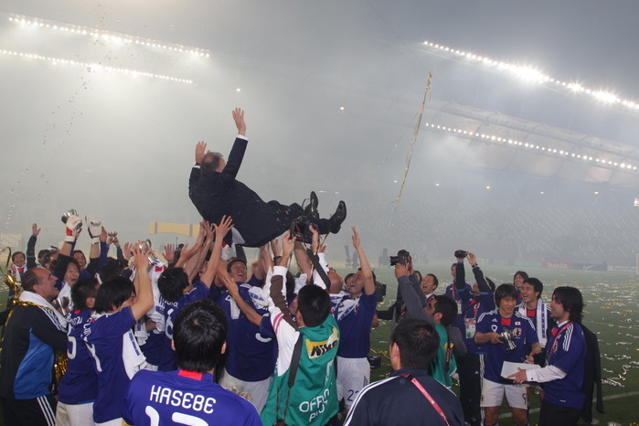 AFC Asian Cup 2011 Japan Wins Fourth Championship in Two Tournaments Japan head coach Alberto Zaccheroni is thrown in the air  by players after winning the AFC Asian Cup Qatar 2011 Final match between Australia 0 1 Japan at Khalifa Stadium in Doha, Qatar, January 29, 2011.  Photo by JFA AFLO 