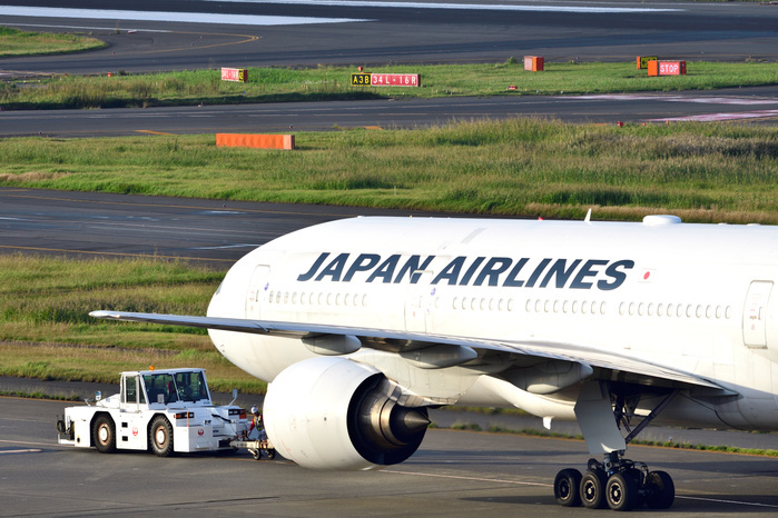 Tokyo International Airport JAL B777 200 Haneda Airport
