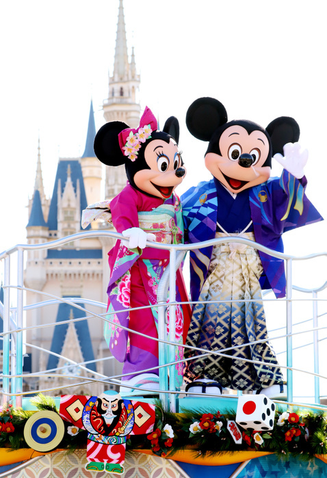 New Year s Event at Tokyo Disney Resort January 1, 2019, Urayasu, Japan   Disney characters Mickey and Minnie Mouse dressed in traditional kimono dresses, greet guests from a float during the theme park s annual New Year s Day parade at the Tokyo Disneyland in Urayasu, suburban Tokyo on Tuesday, January 1, 2019.    Photo by Yoshio Tsunoda AFLO  LWX  ytd 