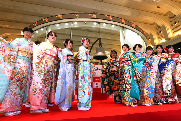 2019 TSE Grand Opening The first trading session of the New Year begins January 4, 2019, Tokyo, Japan   women in Kimono dresses pose for photo as they attended a ceremony to celebrate the first trading day of 2019 at the Tokyo Stock Exchange on Friday, January 4, 2019. Japan s share prices fell 607.37 yen to close at 19,407.40 yen at the morning session of the Tokyo Stock Exchange.    Photo by Yoshio Tsunoda AFLO  LWX  ytd 