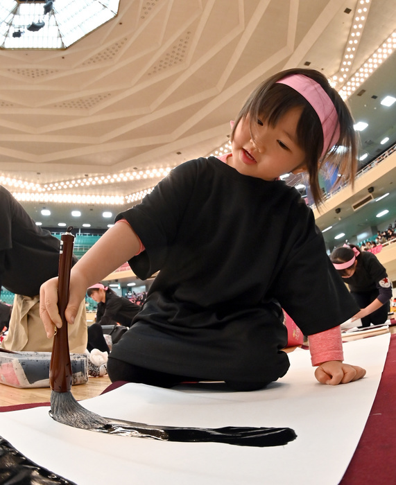 2019 All Japan New Year s Calligraphy Grand Exhibition January 5, 2019, Tokyo, Japan   Calligraphers ink auspicious words and phrases for the new year during an annual national calligraphy contest at Tokyo Some 3000 calligraphers   men and women, young and old   who have won regional Some 3000 calligraphers   men and women, young and old   who have won regional qualifying rounds gathered in the new year s national competition to contest their writing skills. Photo by Natsuki Sakai AFLO  AYF  mis AYF mis