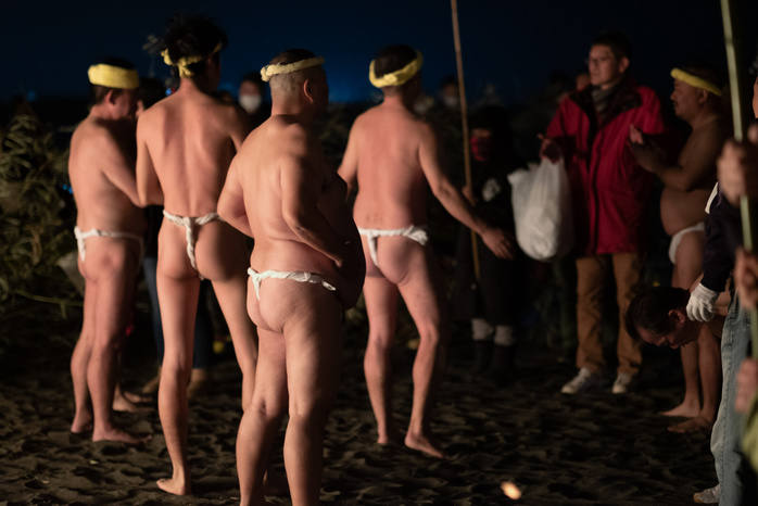 Japan, Sagicho ceremony at Oiso city People wearing fundoshi stand during Sagicho ceremony in Oiso on January 13, 2019. People burn old amulets and decorations for the New Year during Sagicho  also called tondo , an annual ceremony to pray for state of perfect health over the year at Sagami bay beach. January 13, 2019  Photo by Nicolas Datiche AFLO   JAPAN 