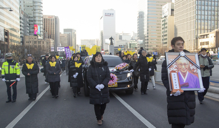 Funeral for former sex slave Kim Bok Dong in Seoul Funeral for former sex slave Kim Bok Dong, Feb 1, 2019 : People walk with a hearse toward the Japanese Embassy in Seoul, South Korea for a street rite during the funeral for former sex slave Kim Bok Dong. According to news report, Kim was forced to become a sex slave by Japanese military during the Second World War when she was 14. Kim died on January 28, 2019 at the age of 93 after a fight with cancer, leaving 23 sex slave victims remaining in South Korea.  Photo by Lee Jae Won AFLO   SOUTH KOREA 