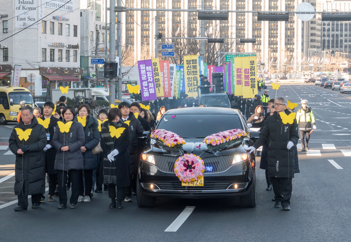 Funeral for former sex slave Kim Bok Dong in Seoul Funeral for former sex slave Kim Bok Dong, Feb 1, 2019 : People walk with a hearse toward the Japanese Embassy in Seoul, South Korea for a street rite during the funeral for former sex slave Kim Bok Dong. According to news report, Kim was forced to become a sex slave by Japanese military during the Second World War when she was 14. Kim died on January 28, 2019 at the age of 93 after a fight with cancer, leaving 23 sex slave victims remaining in South Korea.  Photo by Lee Jae Won AFLO   SOUTH KOREA 