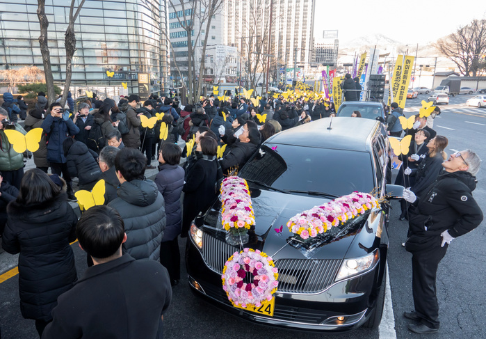 Funeral for former sex slave Kim Bok Dong in Seoul Funeral for former sex slave Kim Bok Dong, Feb 1, 2019 : People shout slogans in front of the Japanese Embassy in Seoul, South Korea as a hearse is seen during a street rite at the funeral for former sex slave Kim Bok Dong. According to news report, Kim was forced to become a sex slave by Japanese military during the Second World War when she was 14. Kim died on January 28, 2019 at the age of 93 after a fight with cancer, leaving 23 sex slave victims remaining in South Korea.  Photo by Lee Jae Won AFLO   SOUTH KOREA 