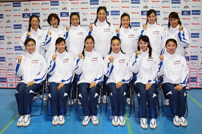 Japan Synchronized Athletes Press Conference Japan National Team Group  JPN , June 5, 2010   Synchronised Swimming : Press Conference of Synchronised Swimming Japan National Team at Tatsumi International Swimming Pool, Tokyo, Japan.  Photo by AFLO SPORT   1045 .