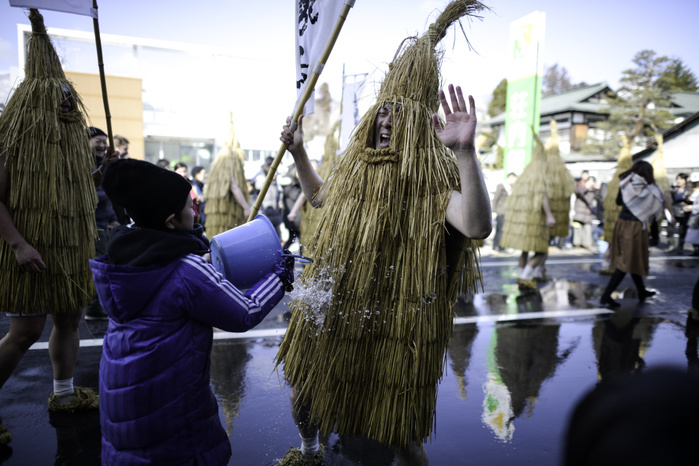 Japan Kasedori Festival in Kaminoyama, Yamagata KAMINOYAMA, JAPAN   FEBRUARY 11: Residents splash cold water to performers dressed in  Kendai  or a bird shaped straw coats during a performance at the  Kasedori Festival  in Kaminoyama, Yamagata Prefecture, Japan, on Feb. 11, 2019, to pray for good harvest, good fortune and fire prevention while local people wait in the streets with buckets and ladles to splash cold water onto the performers.  Photo by Richard Atrero de Guzman Aflo 