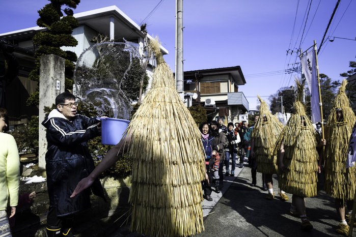Japan Kasedori Festival in Kaminoyama, Yamagata KAMINOYAMA, JAPAN   FEBRUARY 11: Residents splash cold water to performers dressed in  Kendai  or a bird shaped straw coats during a performance at the  Kasedori Festival  in Kaminoyama, Yamagata Prefecture, Japan, on Feb. 11, 2019, to pray for good harvest, good fortune and fire prevention while local people wait in the streets with buckets and ladles to splash cold water onto the performers.  Photo by Richard Atrero de Guzman Aflo 