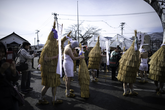 Japan Kasedori Festival in Kaminoyama, Yamagata KAMINOYAMA, JAPAN   FEBRUARY 11: Participants dressed in  Kendai  or a bird shaped straw coats dance to taiko drumming during the  Kasedori Festival  in Kaminoyama, Yamagata Prefecture, Japan, on Feb. 11, 2019, to pray for good harvest, good fortune and fire prevention while local people wait in the streets with buckets and ladles to splash cold water onto the performers.  Photo by Richard Atrero de Guzman Aflo 