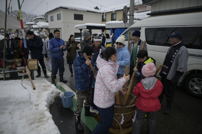 Japan Bamboo Fight Festival in Akita prefecture MISATO, AKITA, JAPAN   FEBRUARY 15: In this photo shows a Akita residents prepares a rice cake during the Rokugo no Takeuchi or Bamboo Fight Festival of Rokugo at Misato town, Semboku District, Akita Prefecture, Japan on Feb. 15, 2019. The festival takes place annually to hope for a good harvests and bring success, good Health and also for family safety.  Photo by Richard Atrero de Guzman Aflo 